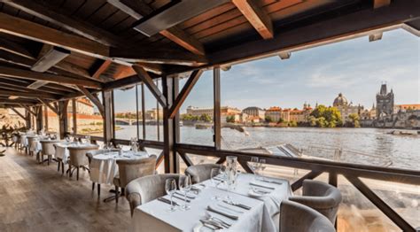 10 nejromantičtějších restaurací v Praze 